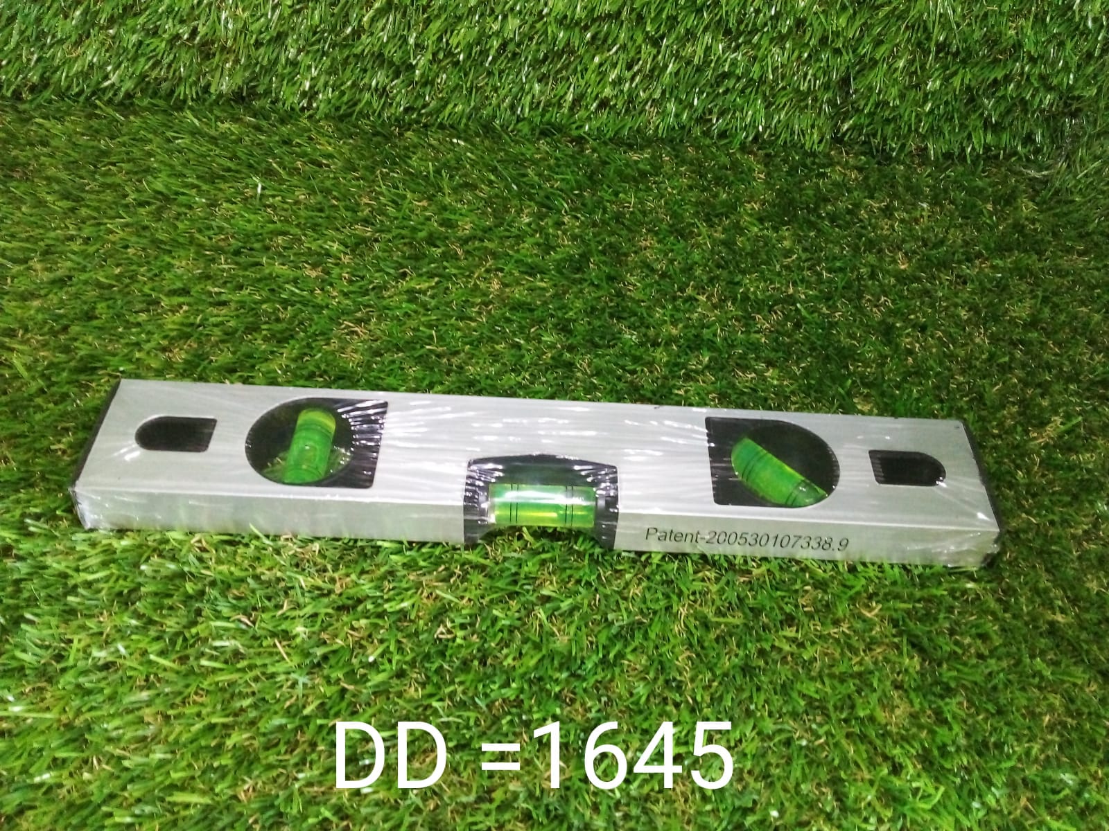 Metric level ruler, aluminum alloy, 28 cm. Metric level ruler, aluminum alloy, 28 cm.